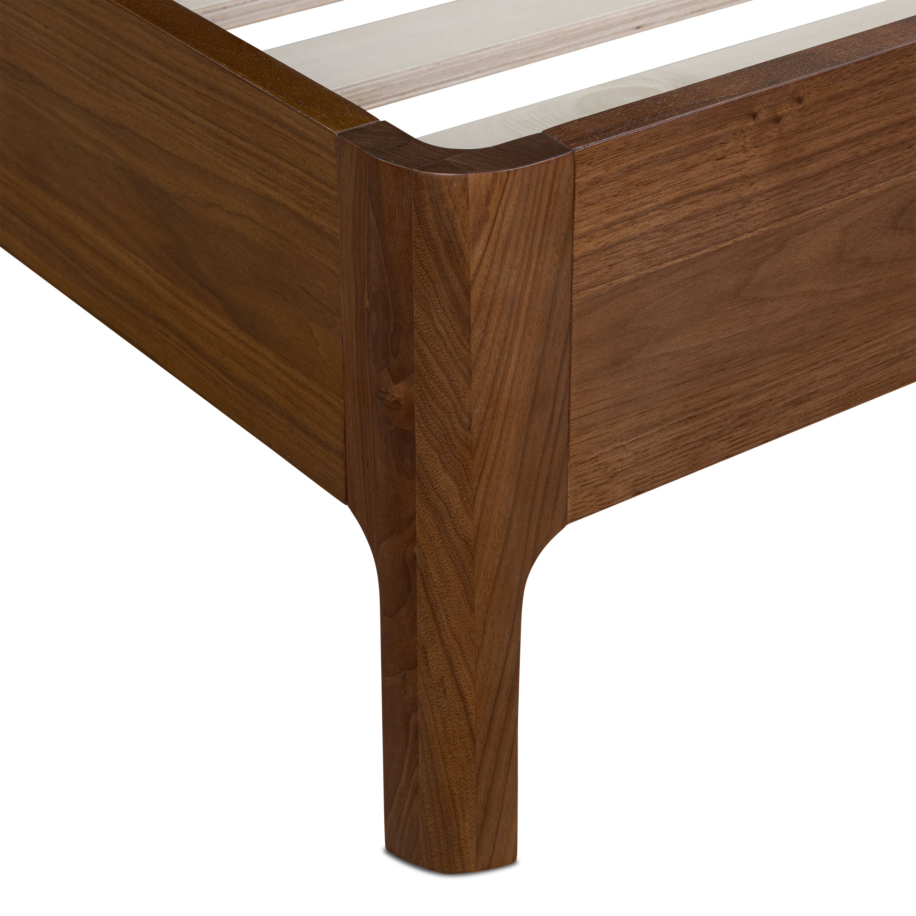 Lit bas avec tables de chevet | Noyer | Queen
