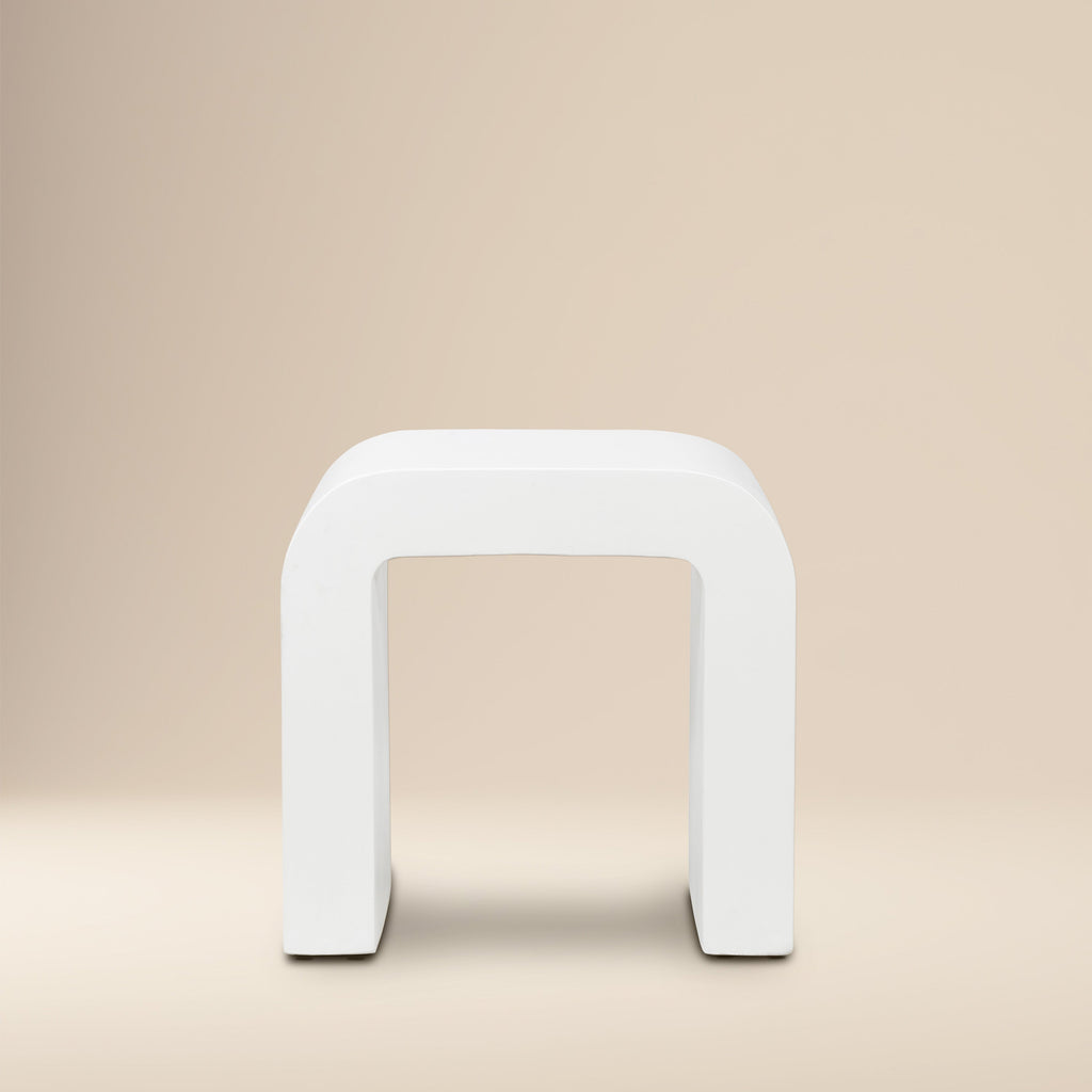 Table d'appoint fer à cheval | Béton couleur ivoire